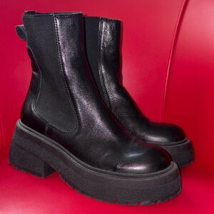 Steve Madden Black Lennox Leather Chunky Boots. Size 37